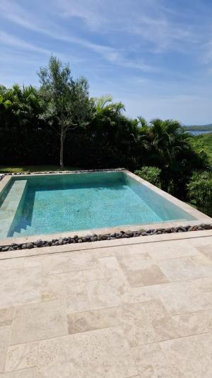 Photo Travertin TOPLIGHT en Opus Romain terrasse, margelle et intérieur piscine