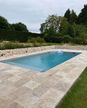 Photo Travertin en pierre naturelle pour extérieur, terrasse, margelle piscine 